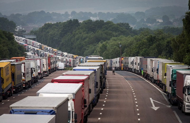 Ambuteiaj RECORD în Marea Britanie: Blocaj imens pe 40 de kilometri de autostradă (FOTO)