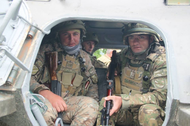 Arme, explozii, blindate şi aviaţie. Militari din Moldova, la exerciţii multinaţionale în Ucraina (FOTO)