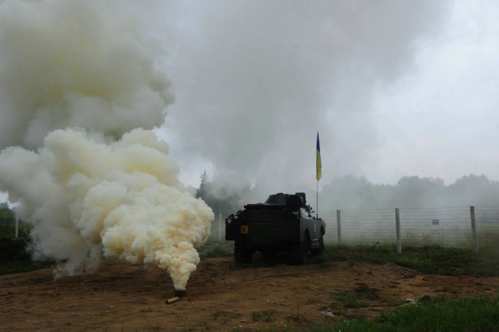 Arme, explozii, blindate şi aviaţie. Militari din Moldova, la exerciţii multinaţionale în Ucraina (FOTO)