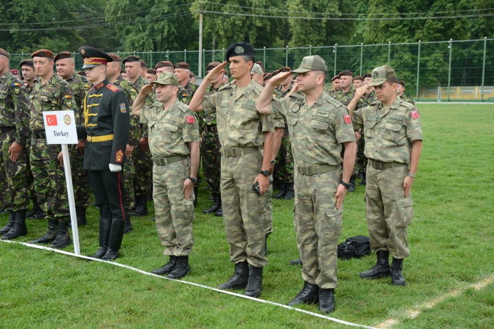 Arme, explozii, blindate şi aviaţie. Militari din Moldova, la exerciţii multinaţionale în Ucraina (FOTO)