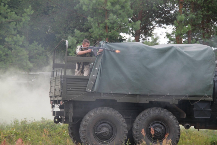 Arme, explozii, blindate şi aviaţie. Militari din Moldova, la exerciţii multinaţionale în Ucraina (FOTO)