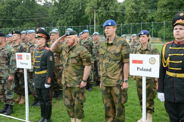 Arme, explozii, blindate şi aviaţie. Militari din Moldova, la exerciţii multinaţionale în Ucraina (FOTO)