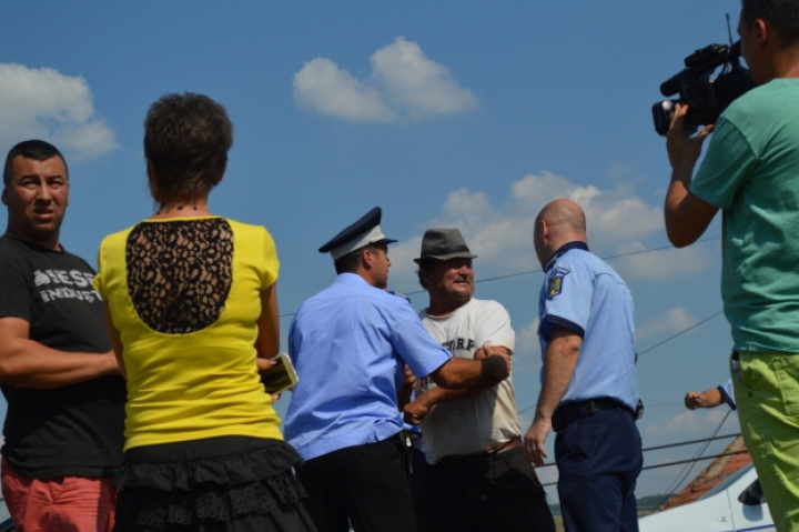 Sodoma şi Gomora, în România! O echipă de jurnaliști, amenințată cu violul de săteni (VIDEO)