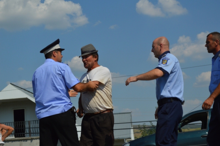 Sodoma şi Gomora, în România! O echipă de jurnaliști, amenințată cu violul de săteni (VIDEO)