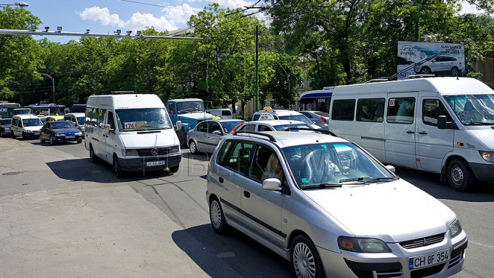 Mai multă siguranţă la trafic! Parlamentul a aprobat Convenţia asupra semnalizării rutiere 