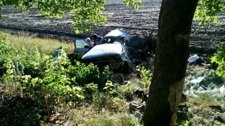 ACCIDENT GRAV la Drochia: Un şofer a murit pe loc, iar două femei au fost rănite (IMAGINI GROAZNICE)