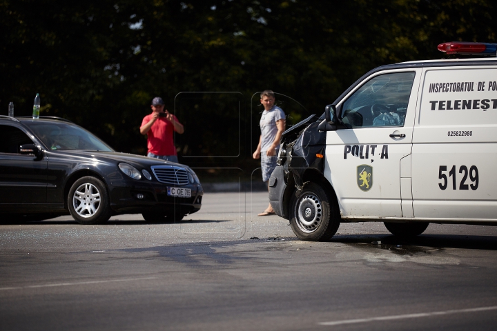 Maşină a Poliţiei, implicată într-un tragic accident rutier. Un bărbat a ajuns la spital (FOTOREPORT)