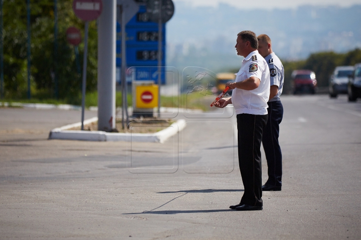 Maşină a Poliţiei, implicată într-un tragic accident rutier. Un bărbat a ajuns la spital (FOTOREPORT)