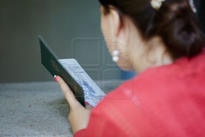 Elevi emoţionaţi şi plini de speranţe! Îmbulzeală în prima zi de admitere la licee şi colegii (FOTOREPORT)