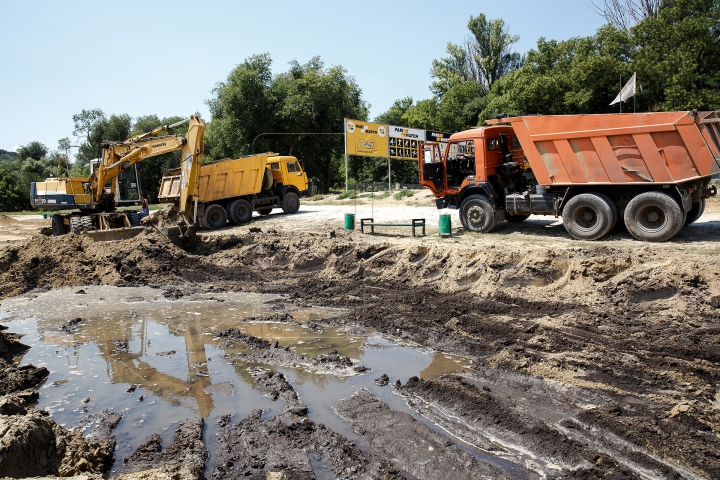 FORFOTĂ la Valea Morilor. Ce se întâmplă pe plaja din sectorul Buiucani al Capitalei (FOTOREPORT)