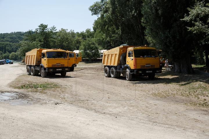 FORFOTĂ la Valea Morilor. Ce se întâmplă pe plaja din sectorul Buiucani al Capitalei (FOTOREPORT)