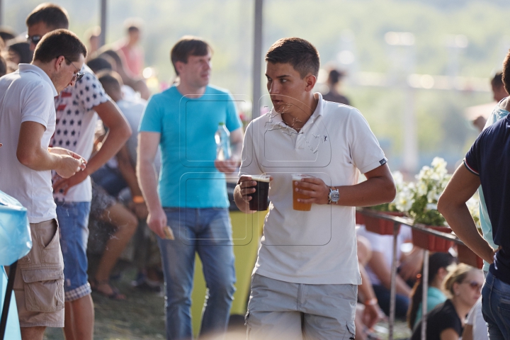 Festivalul Berii, la sfârșit. Cum s-au distrat vizitatorii care s-au umplut de voie bună (FOTOREPORT)