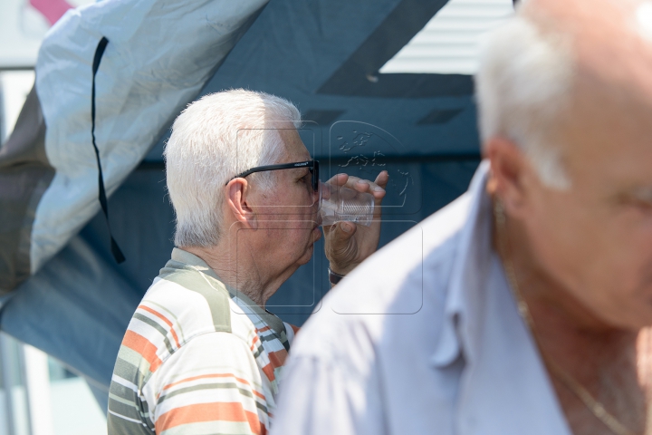 Moldova a intrat în Cuptor. Cum s-au descurcat oamenii pe vreme toridă (FOTOREPORT)