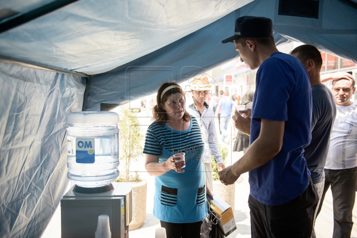 Moldova a intrat în Cuptor. Cum s-au descurcat oamenii pe vreme toridă (FOTOREPORT)