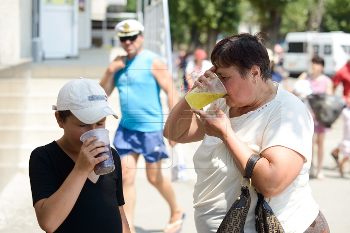 Moldova a intrat în Cuptor. Cum s-au descurcat oamenii pe vreme toridă (FOTOREPORT)