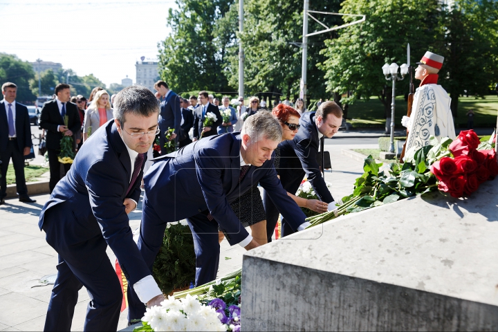 (FOTO) Ştefan cel Mare, omagiat de autorităţi. Timofti anunţă ce sfat i-ar cere marelui domnitor