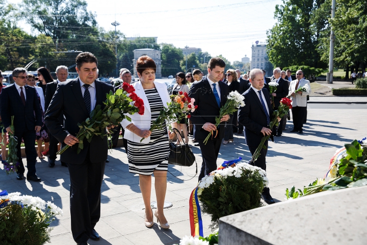 (FOTO) Ştefan cel Mare, omagiat de autorităţi. Timofti anunţă ce sfat i-ar cere marelui domnitor