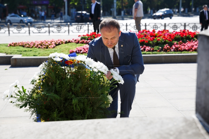 (FOTO) Ştefan cel Mare, omagiat de autorităţi. Timofti anunţă ce sfat i-ar cere marelui domnitor