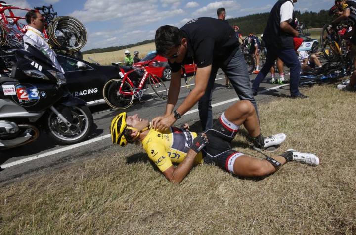 ZI GROAZNICĂ la Turul Franţei! Ce s-a întâmplat în timp ce cicliştii rulau cu peste 70 km/h (FOTO)