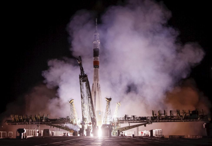 Un nou echipaj de astronauţi a ajuns la bordul ISS, după o amânare de două luni (GALERIE FOTO)