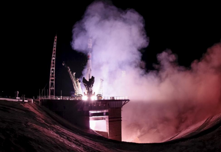 Un nou echipaj de astronauţi a ajuns la bordul ISS, după o amânare de două luni (GALERIE FOTO)