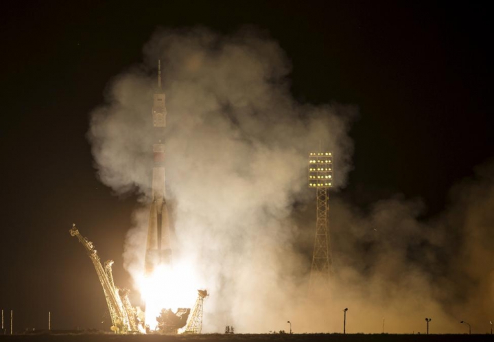 Un nou echipaj de astronauţi a ajuns la bordul ISS, după o amânare de două luni (GALERIE FOTO)