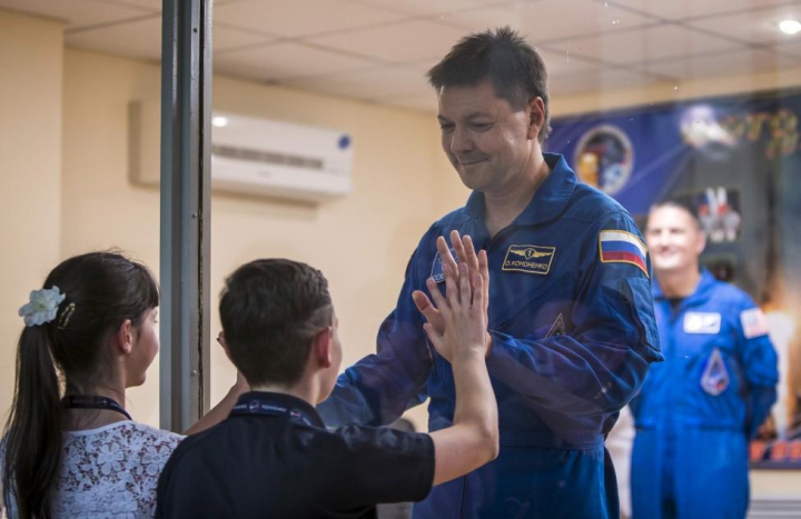 Un nou echipaj de astronauţi a ajuns la bordul ISS, după o amânare de două luni (GALERIE FOTO)