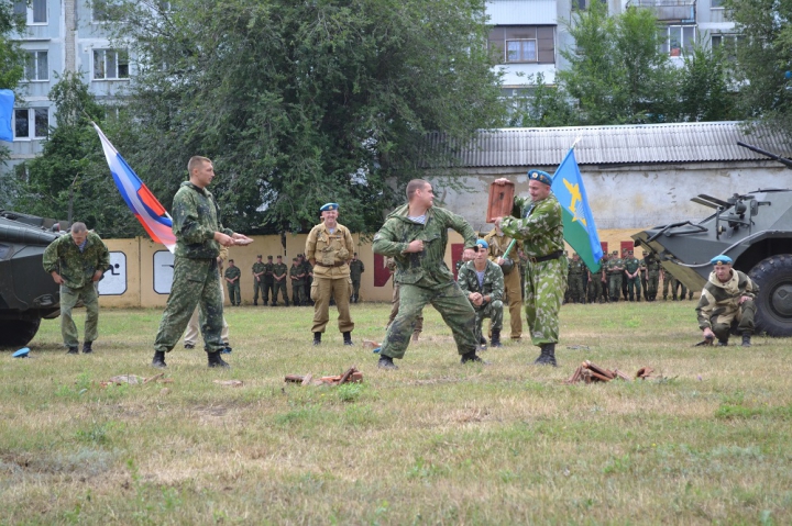 Copii cu arme grele, gata să tragă. Cum este educată noua generaţie în stânga Nistrului (FOTO)