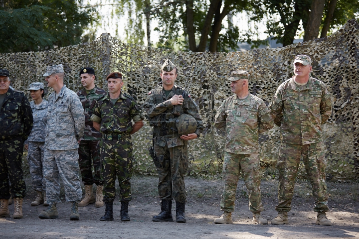 Grenade, blindate şi trageri cu tunul! Pământul s-a cutremurat de explozii lângă Bălţi (FOTOREPORT)