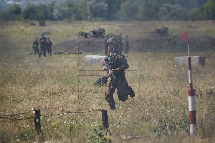 Grenade, blindate şi trageri cu tunul! Pământul s-a cutremurat de explozii lângă Bălţi (FOTOREPORT)