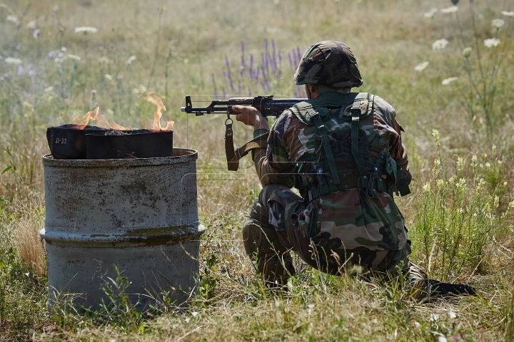 Grenade, blindate şi trageri cu tunul! Pământul s-a cutremurat de explozii lângă Bălţi (FOTOREPORT)