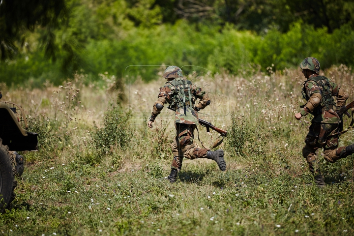 Grenade, blindate şi trageri cu tunul! Pământul s-a cutremurat de explozii lângă Bălţi (FOTOREPORT)