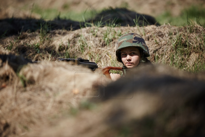 Grenade, blindate şi trageri cu tunul! Pământul s-a cutremurat de explozii lângă Bălţi (FOTOREPORT)