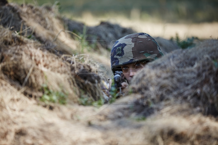 Grenade, blindate şi trageri cu tunul! Pământul s-a cutremurat de explozii lângă Bălţi (FOTOREPORT)