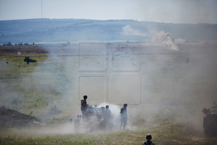 Grenade, blindate şi trageri cu tunul! Pământul s-a cutremurat de explozii lângă Bălţi (FOTOREPORT)