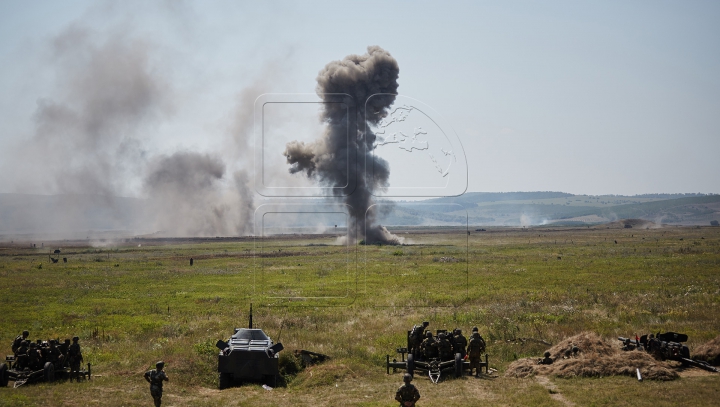 Grenade, blindate şi trageri cu tunul! Pământul s-a cutremurat de explozii lângă Bălţi (FOTOREPORT)