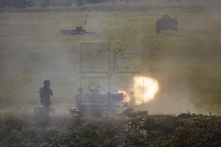 Grenade, blindate şi trageri cu tunul! Pământul s-a cutremurat de explozii lângă Bălţi (FOTOREPORT)