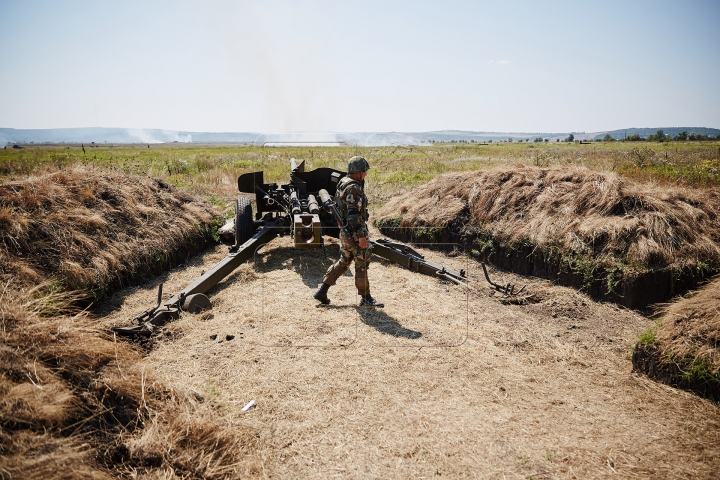 Grenade, blindate şi trageri cu tunul! Pământul s-a cutremurat de explozii lângă Bălţi (FOTOREPORT)