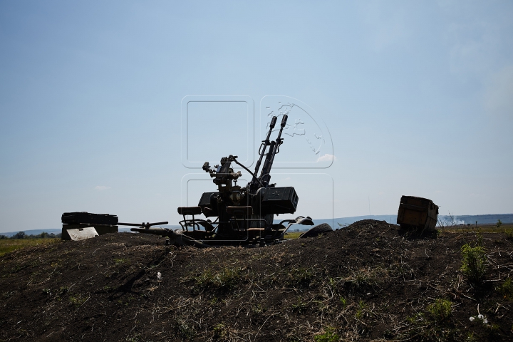 Grenade, blindate şi trageri cu tunul! Pământul s-a cutremurat de explozii lângă Bălţi (FOTOREPORT)