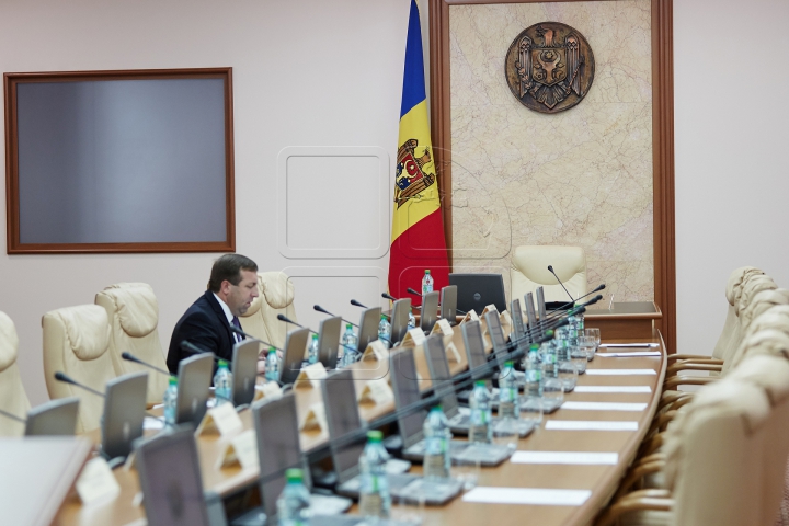 Un nou Cabinet de miniştri! Atmosfera de la prima şedinţă a Guvernului Streleţ (FOTOREPORT)