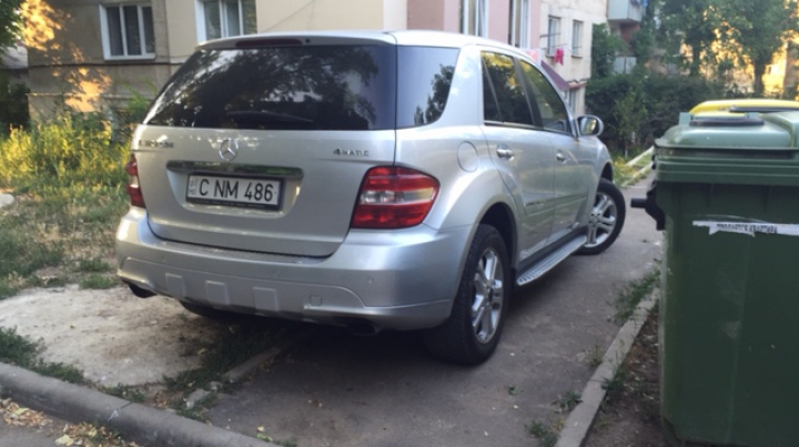 NERUŞINARE! Unde şi-a parcat maşina un conducător auto (FOTO)