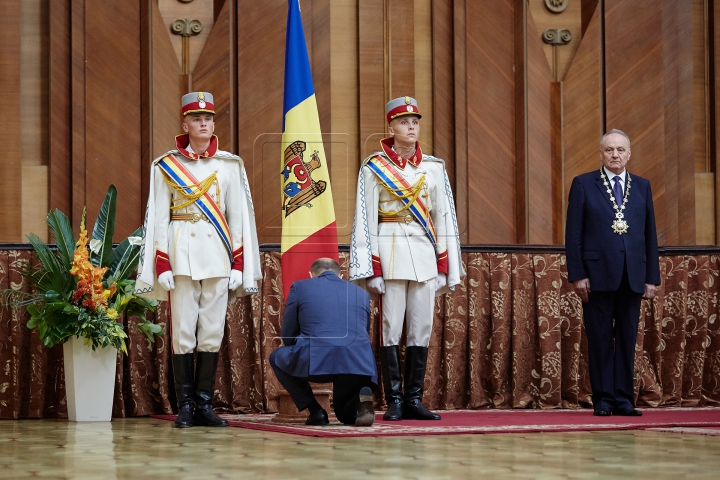 Miniştri cu acte în regulă. Membrii Guvernului Streleţ au depus jurământul în prezenţa şefului statului (FOTOREPORT)