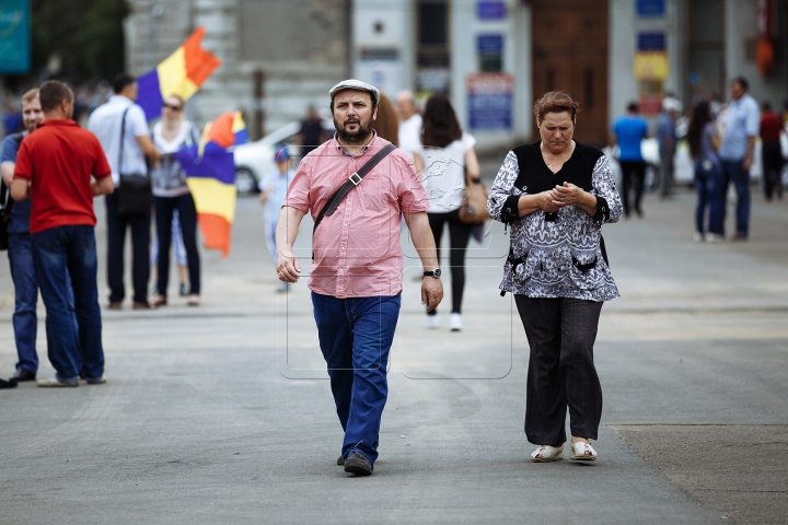 Mii de oameni cu drapele şi spirit unionist. Cum s-a desfăşurat Marea Adunare Națională (FOTOREPORT)