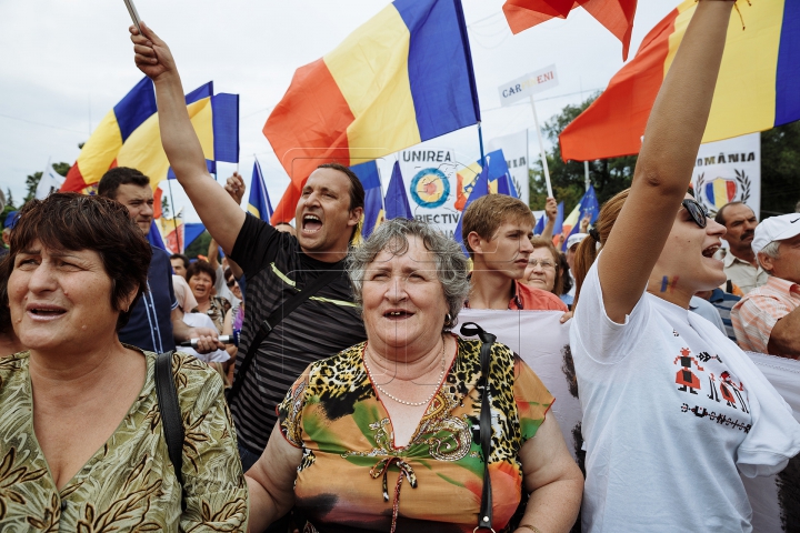 Mii de oameni cu drapele şi spirit unionist. Cum s-a desfăşurat Marea Adunare Națională (FOTOREPORT)