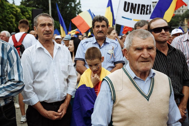 Mii de oameni cu drapele şi spirit unionist. Cum s-a desfăşurat Marea Adunare Națională (FOTOREPORT)