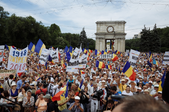 Mii de oameni cu drapele şi spirit unionist. Cum s-a desfăşurat Marea Adunare Națională (FOTOREPORT)