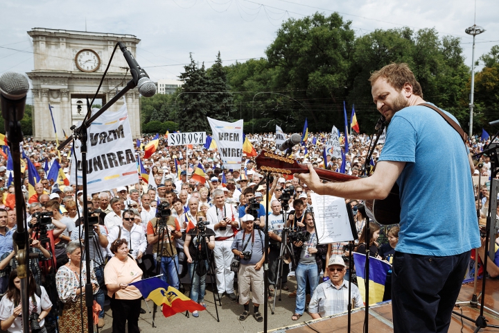 Mii de oameni cu drapele şi spirit unionist. Cum s-a desfăşurat Marea Adunare Națională (FOTOREPORT)