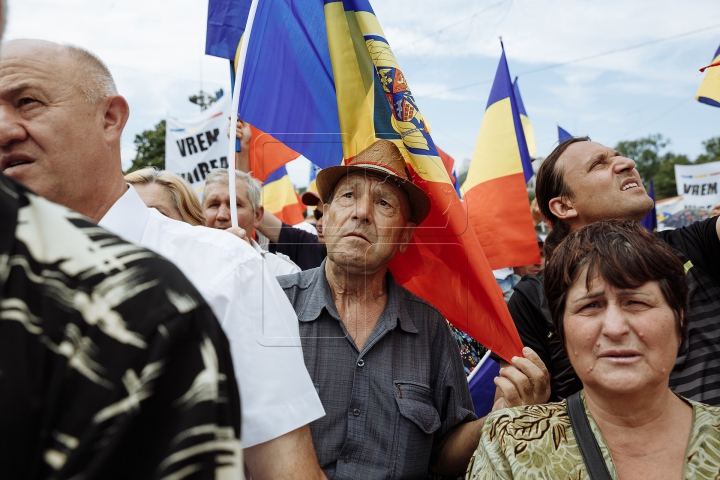 Mii de oameni cu drapele şi spirit unionist. Cum s-a desfăşurat Marea Adunare Națională (FOTOREPORT)