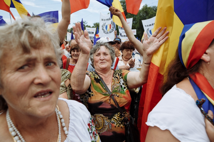 Mii de oameni cu drapele şi spirit unionist. Cum s-a desfăşurat Marea Adunare Națională (FOTOREPORT)