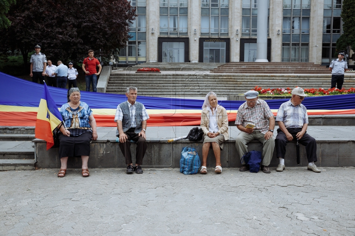 Mii de oameni cu drapele şi spirit unionist. Cum s-a desfăşurat Marea Adunare Națională (FOTOREPORT)